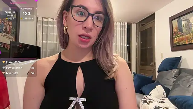 Snapshot of Gabby_cruz_ chatting on 12.13.24 Gabby cruz online show from 12.13.24