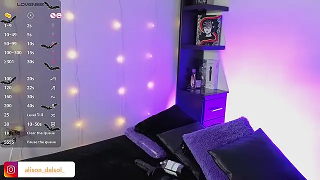 Snapshot of Alisson_Wynter chatting on 12.20.25 Alisson Wynter online show from 12.20.25