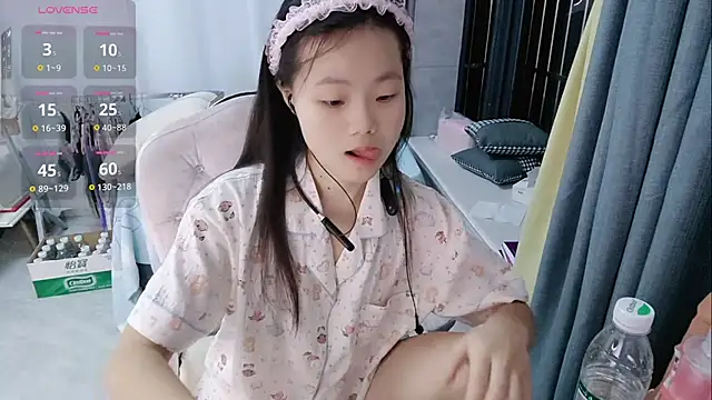 Lena-yyds online show from 10.19.25