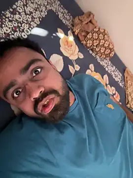 Snapshot of Indiangujjucpl chatting on 10.15.25 Indiangujjucpl online show from 10.15.25