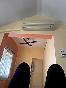 Snapshot of Indiangujjucpl chatting on 10.28.25 Indiangujjucpl online show from 10.28.25