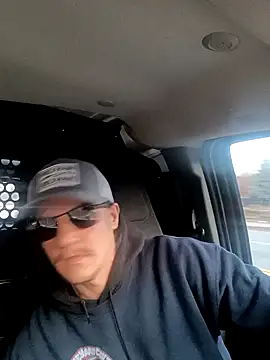 Snapshot of ChuckyyDee chatting on 12.18.24 ChuckyyDee online show from 12.18.24