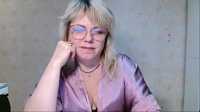 Snapshot of sweetsunset11 chatting on 04.02.26 sweetsunset11 online show from 04.02.26