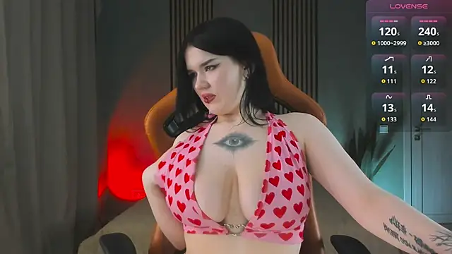 Snapshot of MeganFoxy11 chatting on 11.24.25 MeganFoxy11 online show from 11.24.25