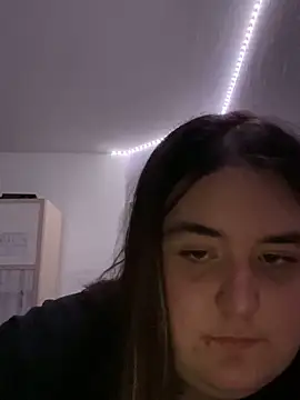 Snapshot of hotiee chatting on 03.18.25 hotiee online show from 03.18.25