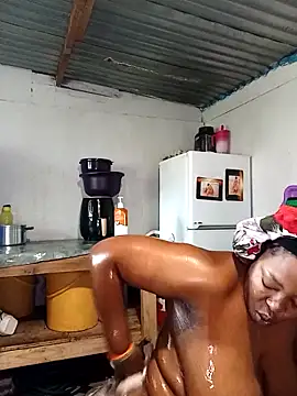 curvyloneah75 online show from 11.17.25