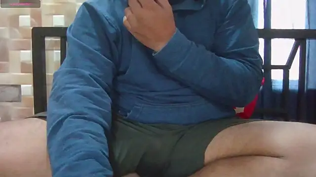 Snapshot of Uncut_daddy247 chatting on 12.18.25 Uncut daddy247 online show from 12.18.25