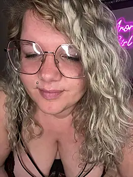 Snapshot of CurvyAnonymousGirl89 chatting on 02.17.25 CurvyAnonymousGirl89 online show from 02.17.25