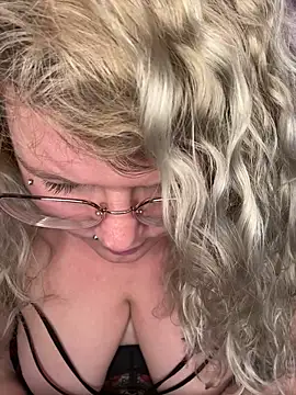 Snapshot of CurvyAnonymousGirl89 chatting on 02.17.25 CurvyAnonymousGirl89 online show from 02.17.25