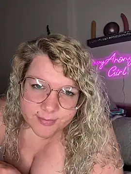 Snapshot of CurvyAnonymousGirl89 chatting on 02.18.25 CurvyAnonymousGirl89 online show from 02.18.25