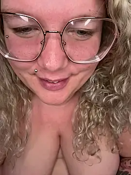 Snapshot of CurvyAnonymousGirl89 chatting on 03.03.25 CurvyAnonymousGirl89 online show from 03.03.25