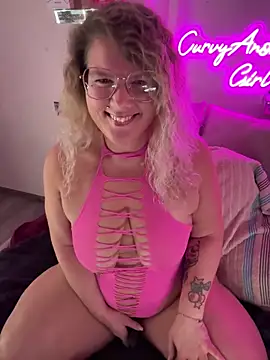 Snapshot of CurvyAnonymousGirl89 chatting on 10.15.25 CurvyAnonymousGirl89 online show from 10.15.25