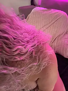 Snapshot of CurvyAnonymousGirl89 chatting on 10.19.25 CurvyAnonymousGirl89 online show from 10.19.25