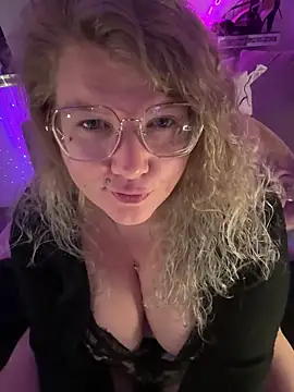 CurvyAnonymousGirl89 online show from 03.04.26