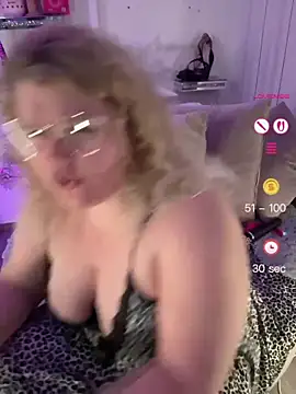 Snapshot of CurvyAnonymousGirl89 chatting on 06.22.26 CurvyAnonymousGirl89 online show from 06.22.26