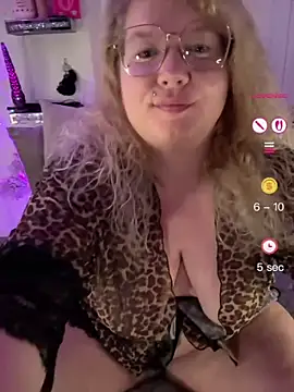 Snapshot of CurvyAnonymousGirl89 chatting on 06.23.26 CurvyAnonymousGirl89 online show from 06.23.26