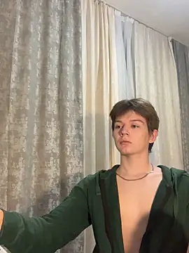 Snapshot of W_N_G_S chatting on 12.11.24 W N G S online show from 12.11.24