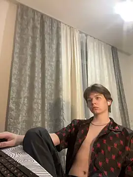 Snapshot of W_N_G_S chatting on 01.21.25 W N G S online show from 01.21.25