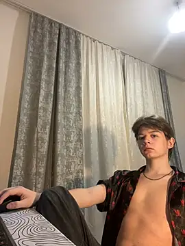 Snapshot of W_N_G_S chatting on 01.22.25 W N G S online show from 01.22.25