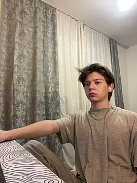 Snapshot of W_N_G_S chatting on 02.11.25 W N G S online show from 02.11.25