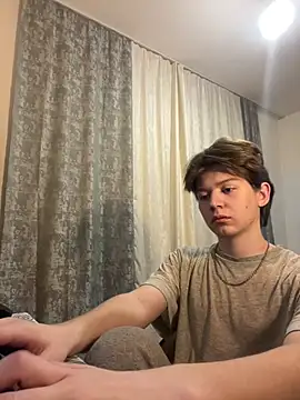 Snapshot of W_N_G_S chatting on 02.11.25 W N G S online show from 02.11.25