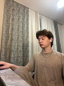 Snapshot of W_N_G_S chatting on 02.13.25 W N G S online show from 02.13.25