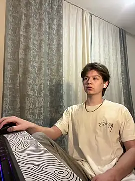 Snapshot of W_N_G_S chatting on 02.26.25 W N G S online show from 02.26.25