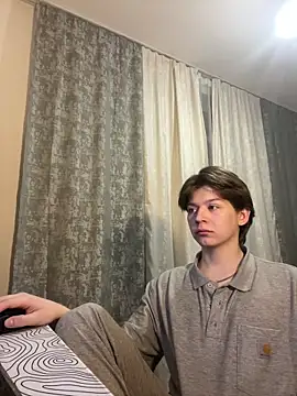 Snapshot of W_N_G_S chatting on 03.10.25 W N G S online show from 03.10.25