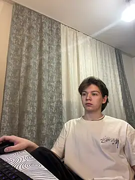 Snapshot of W_N_G_S chatting on 03.21.25 W N G S online show from 03.21.25