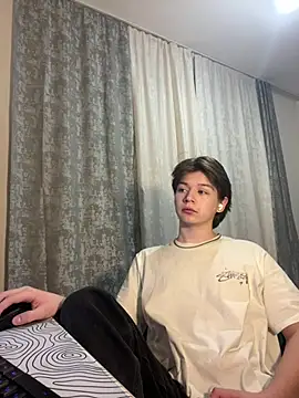 Snapshot of W_N_G_S chatting on 03.21.25 W N G S online show from 03.21.25