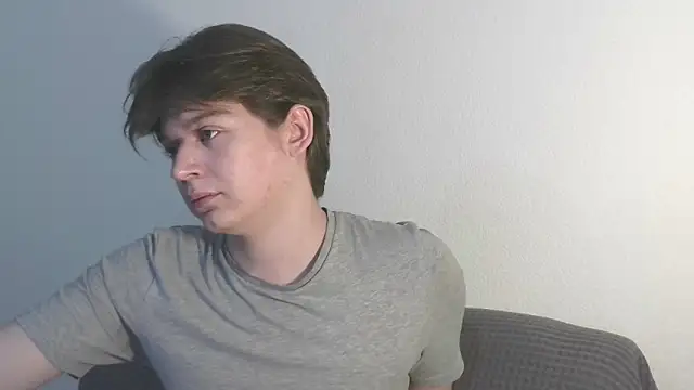 Snapshot of W_N_G_S chatting on 09.12.25 W N G S online show from 09.12.25