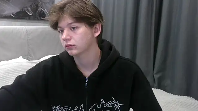 Snapshot of W_N_G_S chatting on 09.25.25 W N G S online show from 09.25.25