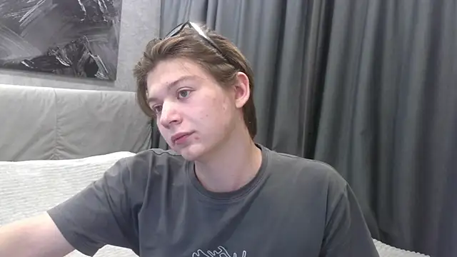 Snapshot of W_N_G_S chatting on 09.26.25 W N G S online show from 09.26.25