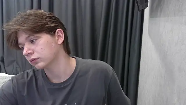 Snapshot of W_N_G_S chatting on 09.28.25 W N G S online show from 09.28.25