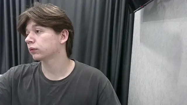 Snapshot of W_N_G_S chatting on 10.13.25 W N G S online show from 10.13.25