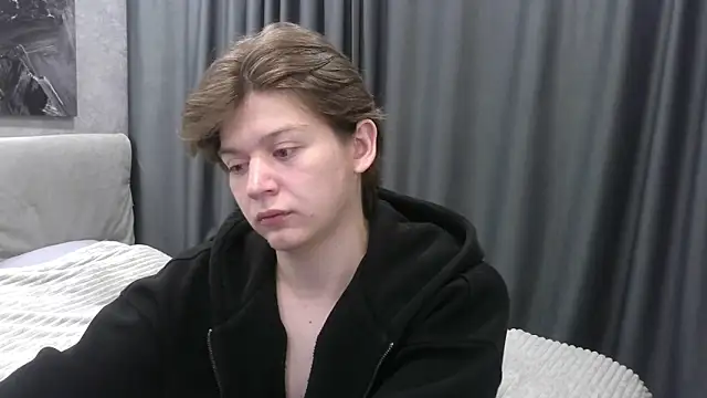 Snapshot of W_N_G_S chatting on 10.17.25 W N G S online show from 10.17.25