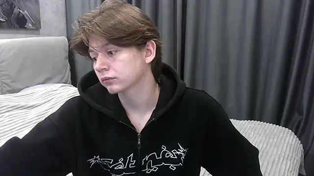 Snapshot of W_N_G_S chatting on 10.19.25 W N G S online show from 10.19.25