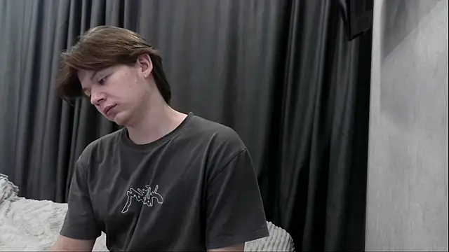 Snapshot of W_N_G_S chatting on 10.21.25 W N G S online show from 10.21.25