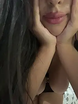 Snapshot of Chloe-antonella chatting on 03.13.25 Chloe-antonella online show from 03.13.25