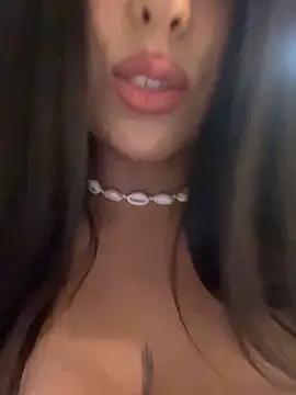 Snapshot of Chloe-antonella chatting on 03.19.25 Chloe-antonella online show from 03.19.25