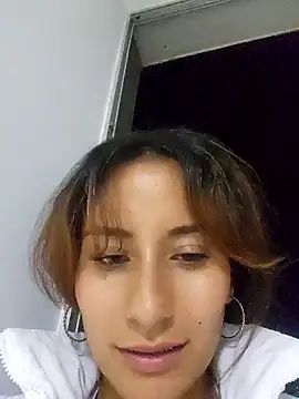 Snapshot of varenkaivanova_22 chatting on 01.08.25 varenkaivanova 22 online show from 01.08.25