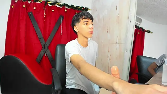 Snapshot of Harry_LatinBoy chatting on 12.14.24 Harry LatinBoy online show from 12.14.24