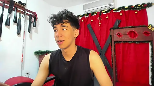 Snapshot of Harry_LatinBoy chatting on 12.18.24 Harry LatinBoy online show from 12.18.24