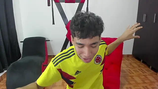 Snapshot of Harry_LatinBoy chatting on 01.12.25 Harry LatinBoy online show from 01.12.25