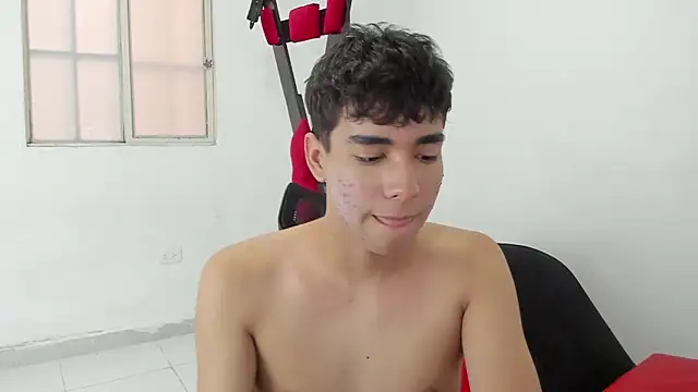 Snapshot of Harry_LatinBoy chatting on 03.03.25 Harry LatinBoy online show from 03.03.25