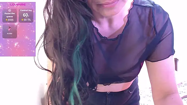 Snapshot of sara_florez1 chatting on 10.28.25 sara florez1 online show from 10.28.25