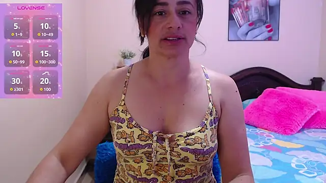 Snapshot of sara_florez1 chatting on 11.06.25 sara florez1 online show from 11.06.25