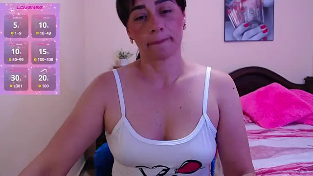 Snapshot of sara_florez1 chatting on 11.26.25 sara florez1 online show from 11.26.25