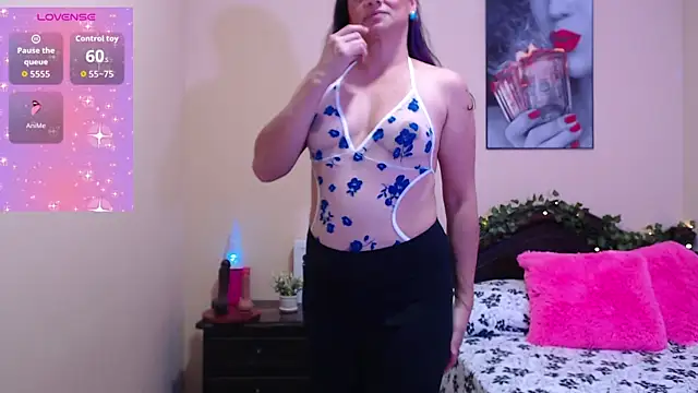 Snapshot of sara_florez1 chatting on 12.04.25 sara florez1 online show from 12.04.25