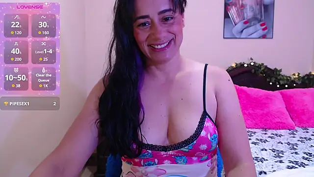 Snapshot of sara_florez1 chatting on 12.05.25 sara florez1 online show from 12.05.25